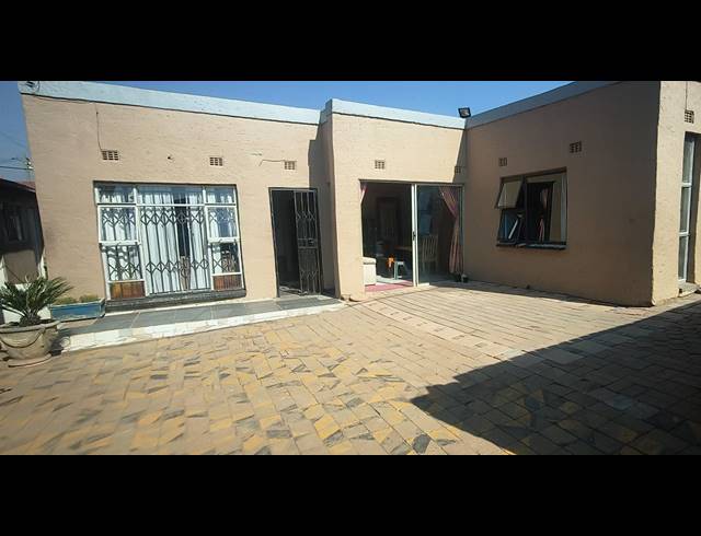 2 BEDROOM HOUSE FOR SALE IN TSHEPISONG